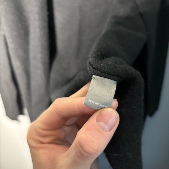 Neiman Marcus 100% Cashmere Cardigan Women’s Size Small - Picture 4 of 4